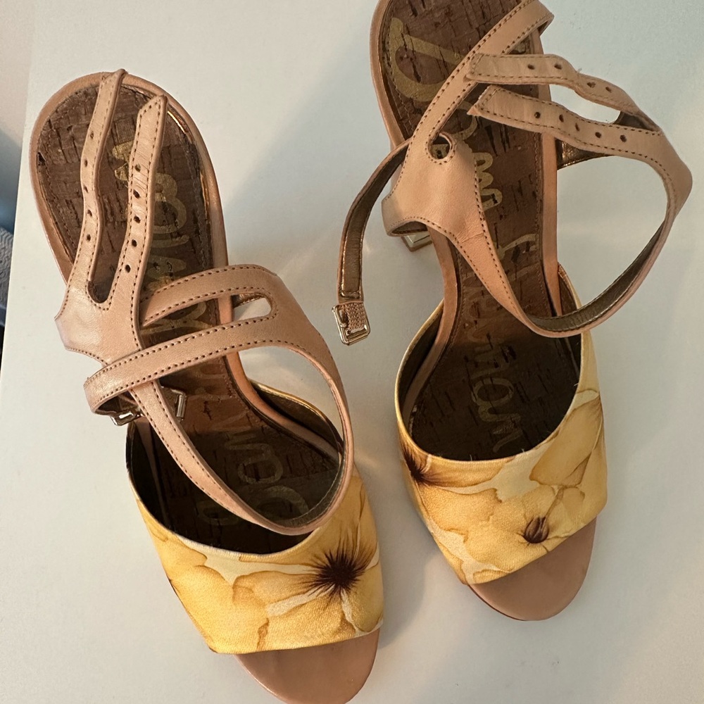 Sam Edelman Tan and Yellow Floral Women's Heels - Picture 5 of 9